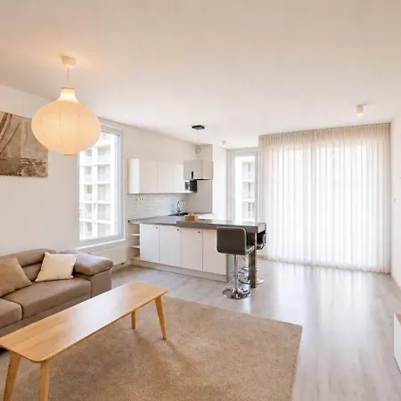 Apartmán Modern 2bd With Balcony, Fast Wi-fi & Garage Bratislava
