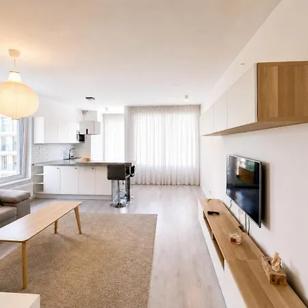 Modern 2bd With Balcony, Fast Wi-fi & Garage Bratislava