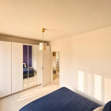 Modern 2bd With Balcony, Fast Wi-fi & Garage