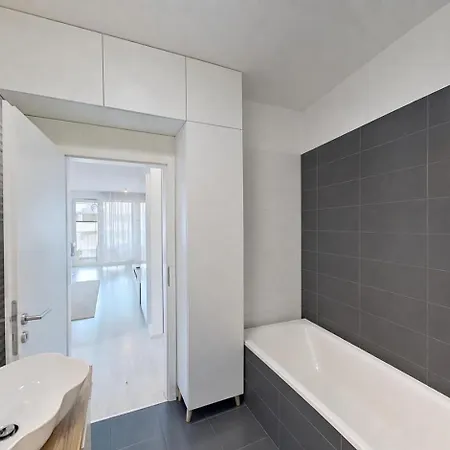 Modern 2bd With Balcony, Fast Wi-fi & Garage * Bratislava