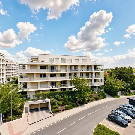 Modern 2bd With Balcony, Fast Wi-fi & Garage
