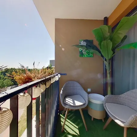 Apartmán Modern 2bd With Balcony, Fast Wi-fi & Garage