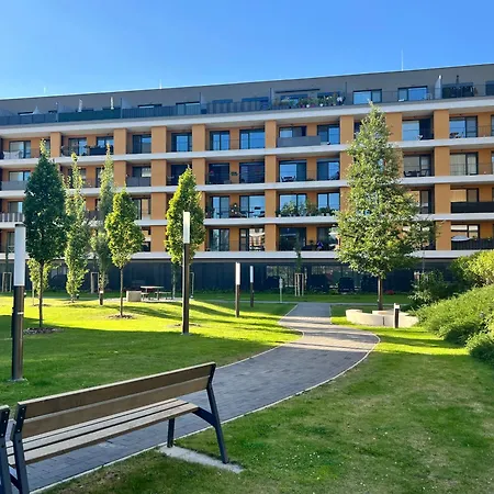Modern 2bd With Balcony, Fast Wi-fi & Garage Apartmán *